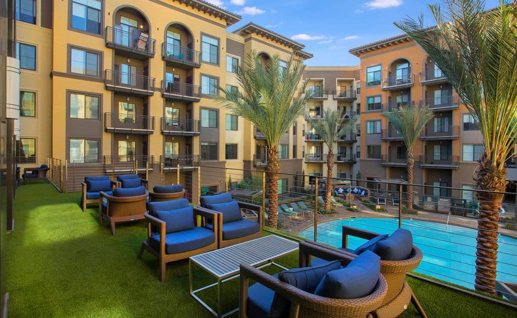 Luxury Apartments in Los Angeles | Outdoor | The Colony at the Lakes